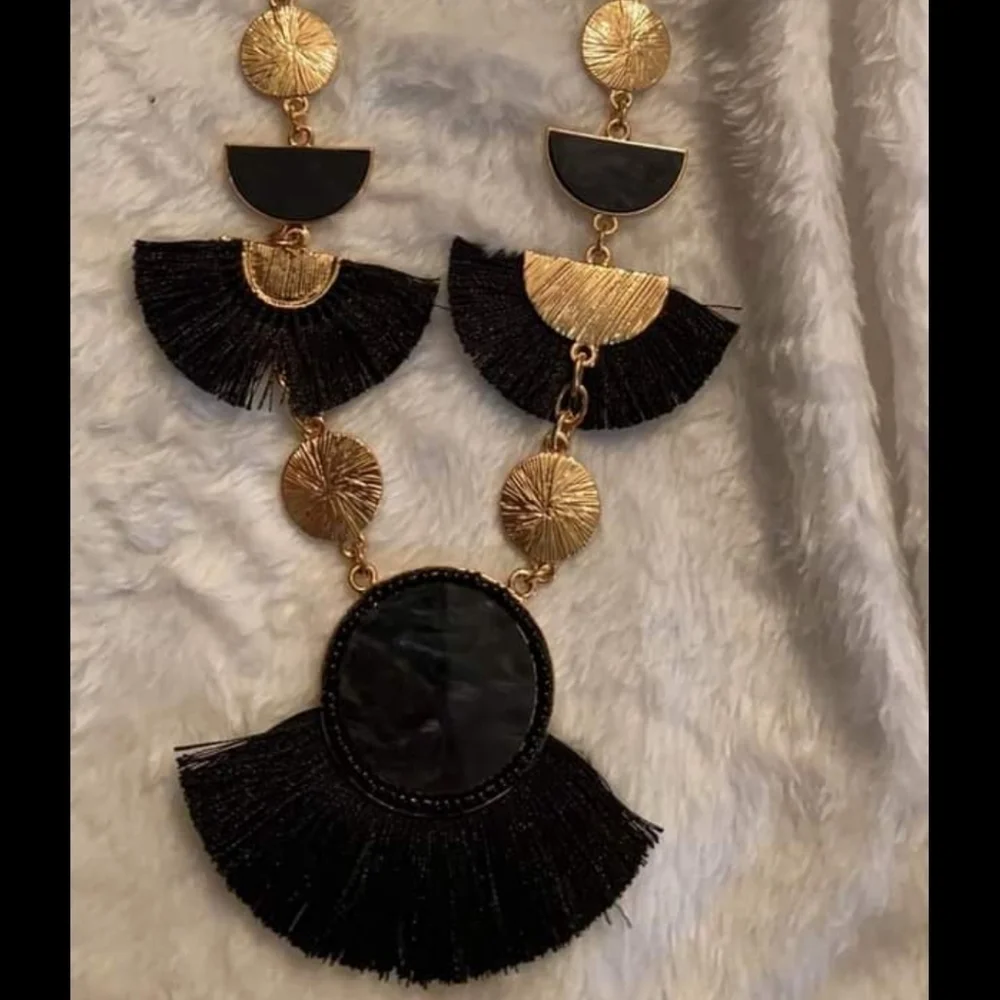 NEW BLACK TASSELL NECKLACE & EARRING SET - Picture 4 of 4